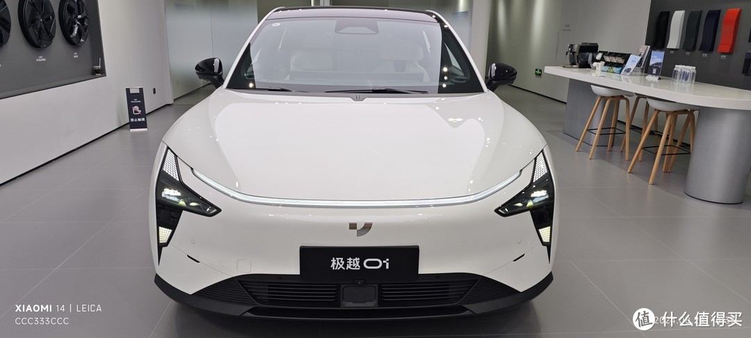 试驾了20公里没有车门把手的极越01后,我真不想再开凡尔赛了!试驾结束,还送了我一张星巴克咖啡券。